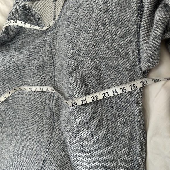 Old navy pull over sweater. Unisex. Shades of navy and white speckles size XL. - Picture 6 of 7